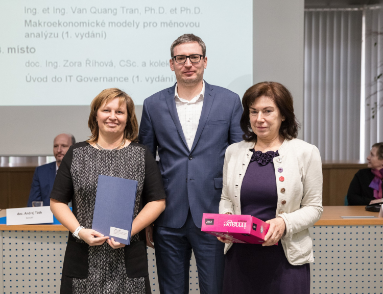 Pedagogové z FMV získali ceny nakladatelství Oeconomica pro autory nejúspěšnějších titulů