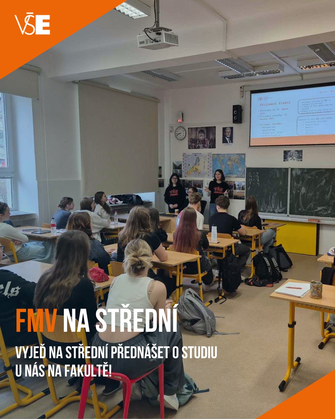 Reprezentuj FMV na své bývalé (nebo jakékoliv jiné střední) a získej stipendium!🧡 

V rámci projektu FMV na střední máš možnost zavítat mezi středoškoláky a přednášet jim o studiu na FMV, vysokoškolském životě i tvých vlastních zkušenostech. 🎓👥 

👏🏻Můžeš tak pomoct mladším studentům zorientovat se ve světě vysokých škol, předat cenné tipy a rady a přiblížit jim možnost studia u nás na Fakultě mezinárodních vztahů. 😊 

Tvoje účast pomůže nejen mladším studentům, ale také Ti přinese stipendium jako poděkování za Tvůj čas a energii! 🤩 

👉Stačí se registrovat pomocí odkazu v našem biu a my se Ti ozveme s dalšími informacemi. 

#fmvvse #fmvnastredni #stredoskolaci #vsecz #vysokoskolskyzivot #fakultamezinarodnichvztahu #stipendium #reprezentujfmv #studentifmv @vsecz #fmvjelaska