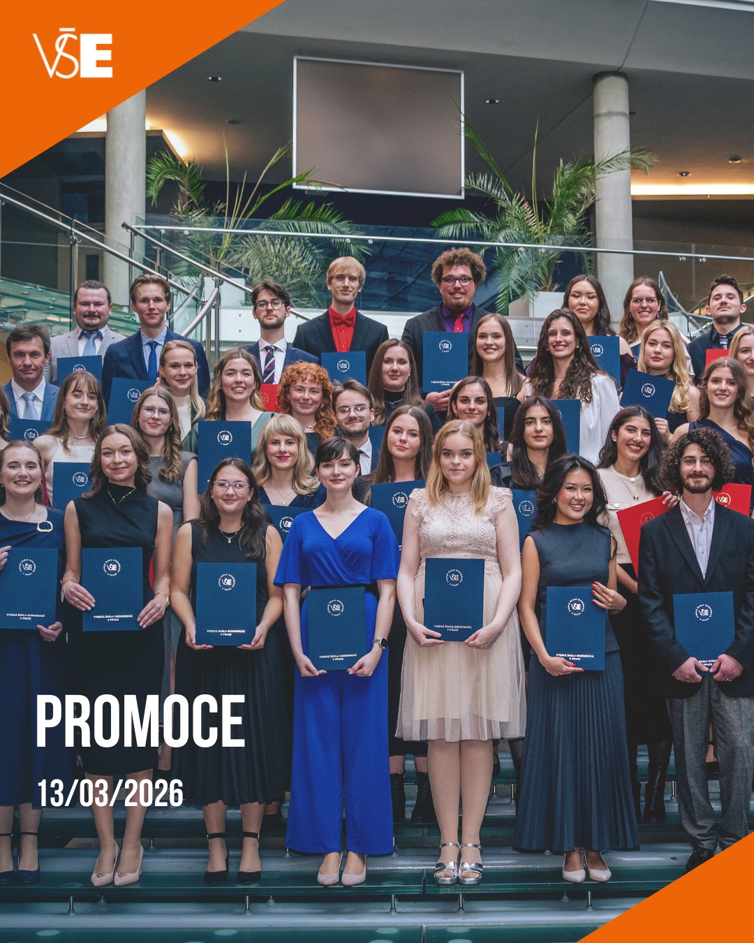 🎓✨ Srdečně vás zveme na bakalářské promoce #fmvvse! ✨🎓

📅 Pátek 13. března 2026
📍 Vencovského aula

📌Harmonogram promocí:
9:00 magisterské programy (české)
11:00 magisterské programy (české) a cizojazyčné programy IB a IDS
13:00 bakalářské programy
15:00 bakalářské programy (české) a cizojazyčné programy IBB a IDS

📌 Důležité pokyny:
Absolventi se dostaví 45 minut před zahájením promoce do předsálí Vencovského auly (1. poschodí NB), kde proběhne zápis do promoční knihy a seznámení s ceremoniálem.
Hosté mohou vstupovat do auly cca 15 minut před začátkem obřadu.
Samotný ceremoniál trvá přibližně 60 minut. ⏳🎤

👗👔 Prosíme všechny účastníky, aby dorazili ve společenském oděvu. Pro zajištění důstojného průběhu obřadu zvažte účast dětí mladších tří let.

📸🎥 Během promoce budou pořizovány fotografie a audiovizuální záznamy, které mohou být zveřejněny pro účely propagace na školních webových stránkách. Možnost objednání promočních fotografií a videozáznamu bude dostupná s určitým časovým odstupem na stránkách promoce.vse.cz.

#studentifmv #studentlife #fmvvse #fakultamezinarodnichvztahu #vsecz @vsecz #studyatvse #promoce #graduation #absolventi #fmvjelaska #absolventifmv #menimekontaktynavztahy