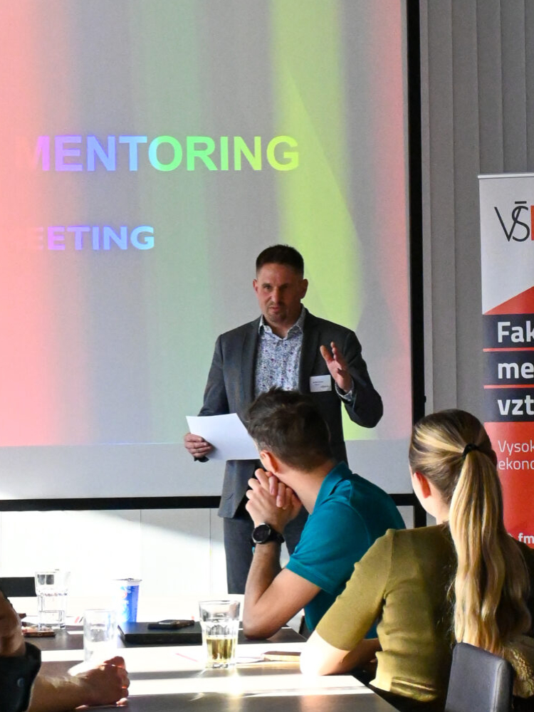 Chcete získat náskok před ostatními? Přihlašte se do 7. října do FMV Alumni Mentoringu!