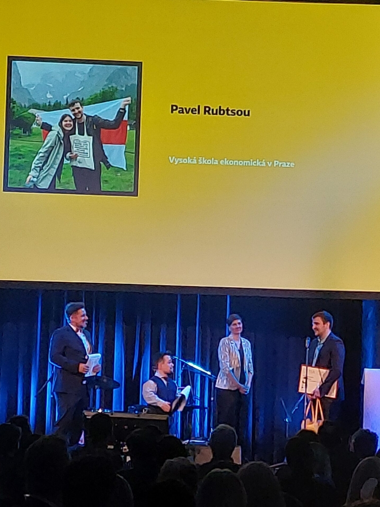 Student IDS Pavel Rubtsou obdržel cenu Domu zahraniční spolupráce za nejlepší počin v oblasti vzdělávání. Účastnil se protestů proti běloruskému režimu a pomáhá ukrajinským uprchlíkům.