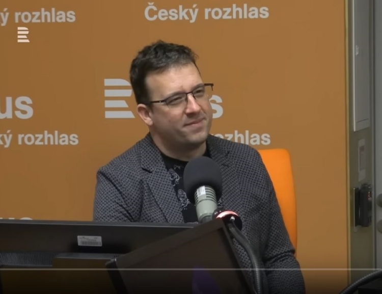 Prorektor Pavel Hnát v rozhovoru pro Český Rozhlas Plus o ekonomických dopadech rok od ruské agrese na Ukrajině.